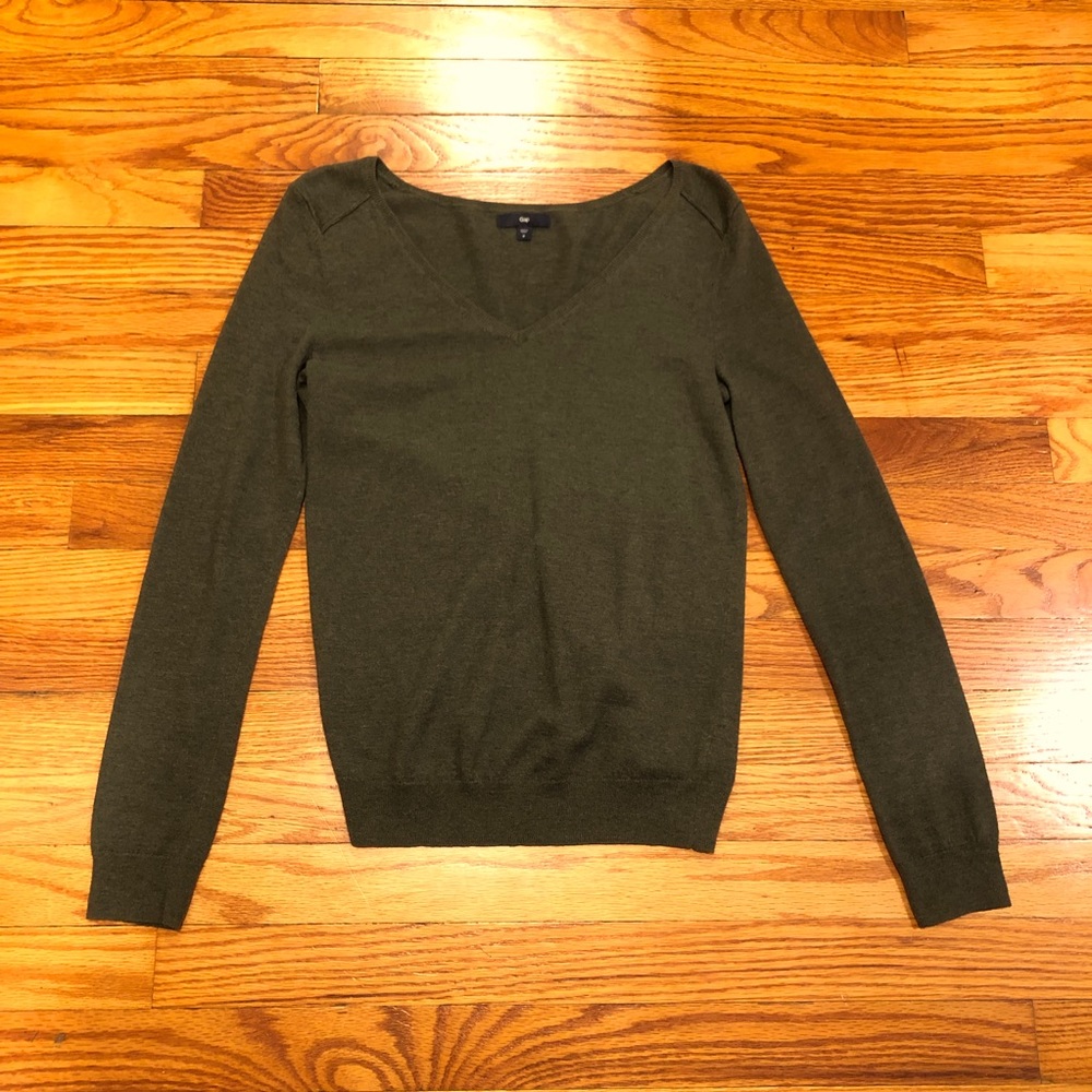 GAP V-Neck Sweater